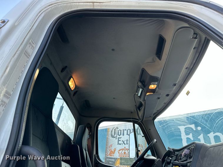 image for item DV1009 2013 Freightliner M2 semi truck