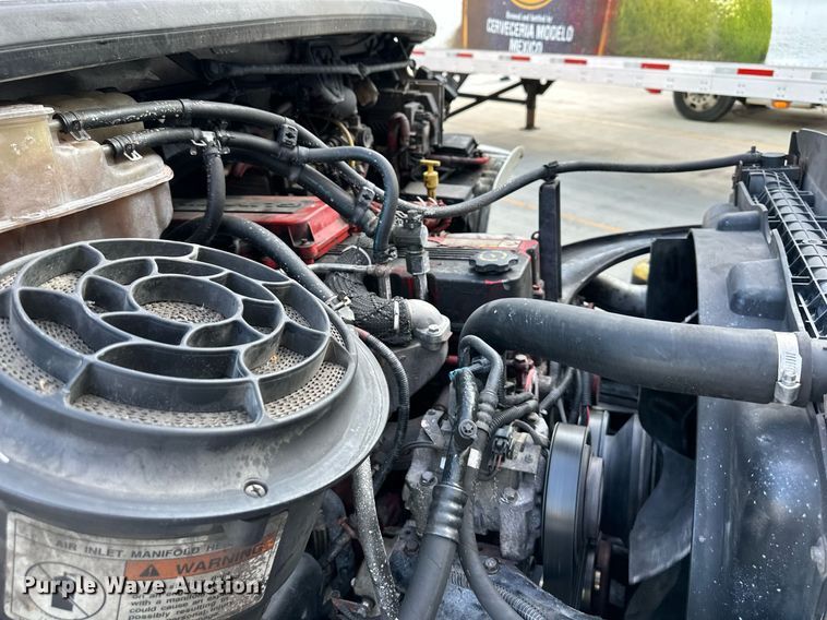 image for item DV1009 2013 Freightliner M2 semi truck