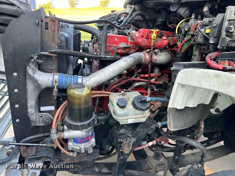 image for item DV1009 2013 Freightliner M2 semi truck