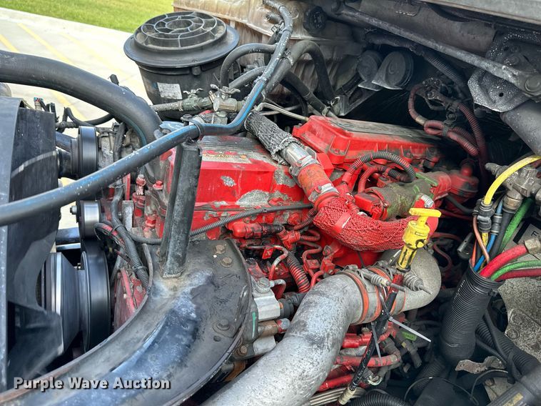 image for item DV1009 2013 Freightliner M2 semi truck