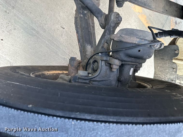 image for item DV1009 2013 Freightliner M2 semi truck