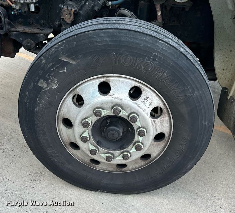 image for item DV1009 2013 Freightliner M2 semi truck