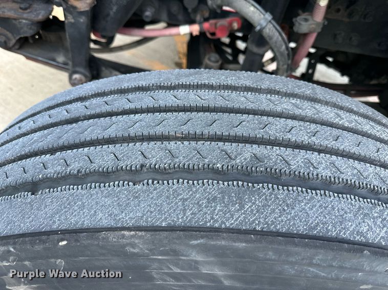 image for item DV1009 2013 Freightliner M2 semi truck