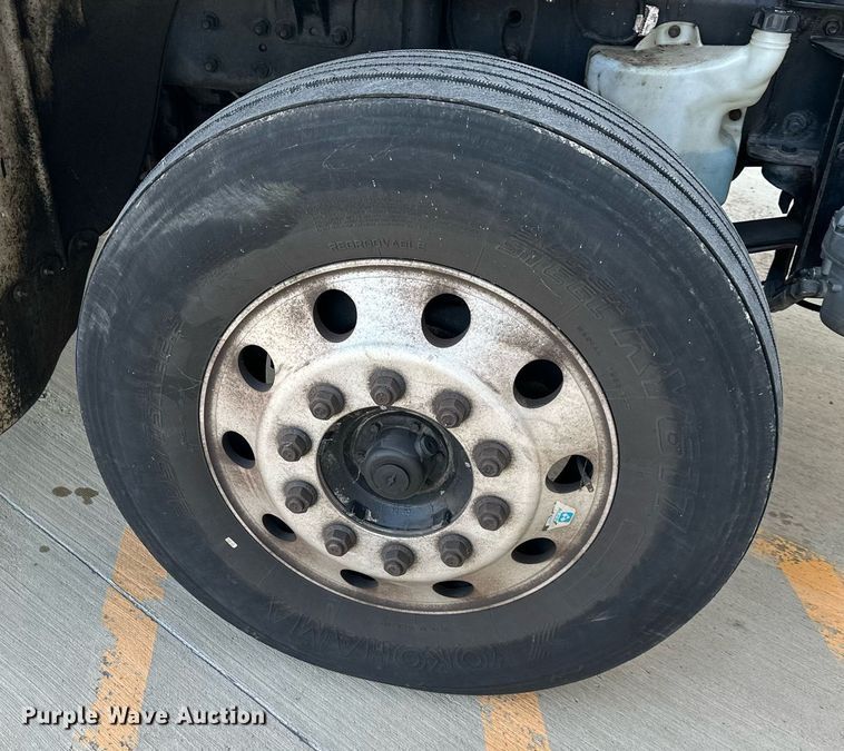 image for item DV1009 2013 Freightliner M2 semi truck