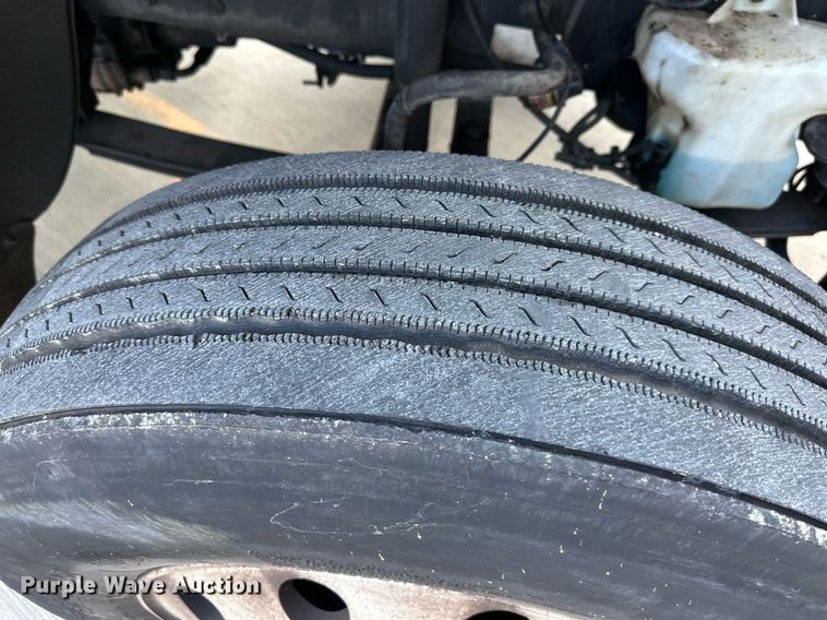 image for item DV1009 2013 Freightliner M2 semi truck