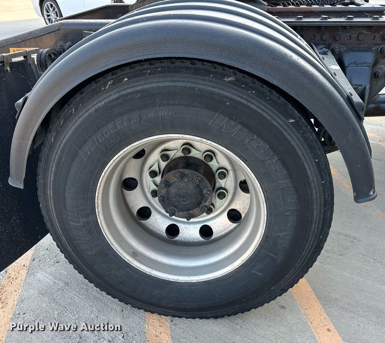 image for item DV1009 2013 Freightliner M2 semi truck