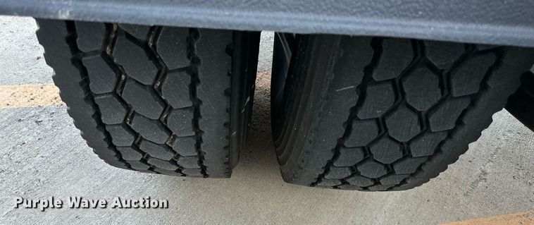 image for item DV1009 2013 Freightliner M2 semi truck