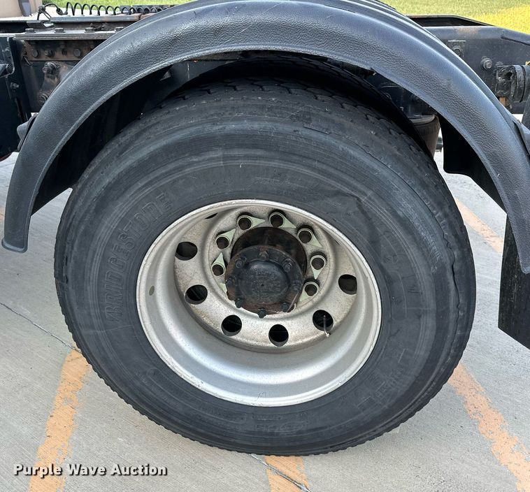 image for item DV1009 2013 Freightliner M2 semi truck