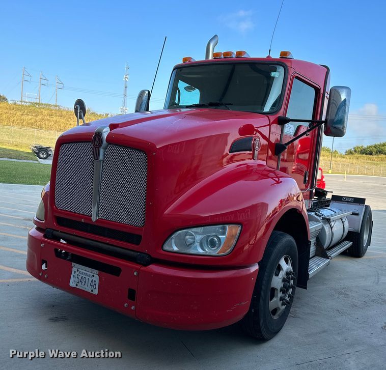 image for item DV1010 2016 Kenworth T400 semi truck