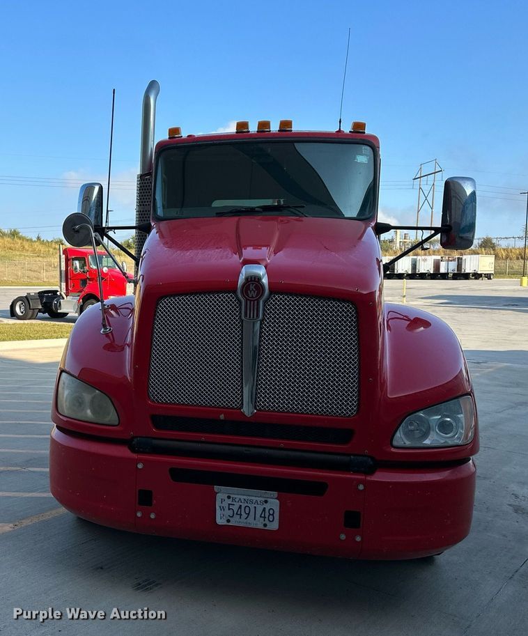 image for item DV1010 2016 Kenworth T400 semi truck