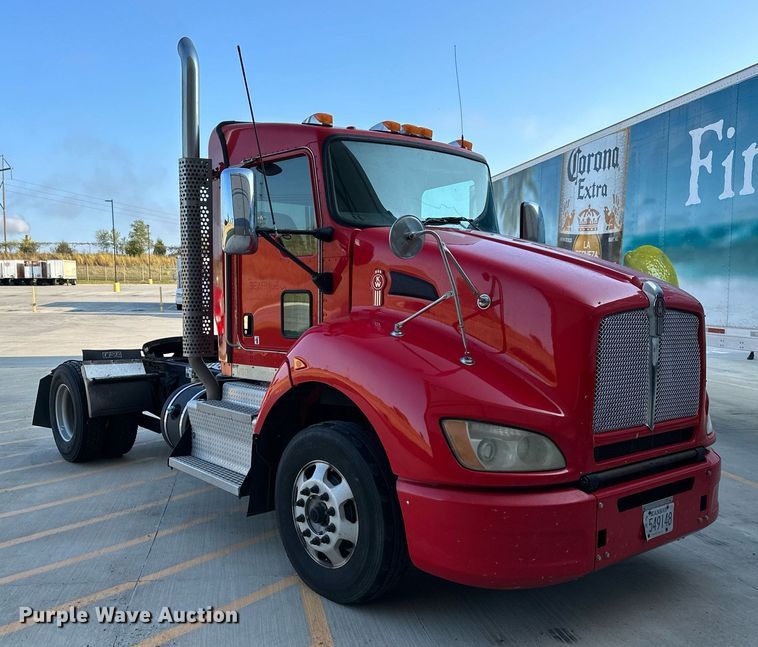 image for item DV1010 2016 Kenworth T400 semi truck
