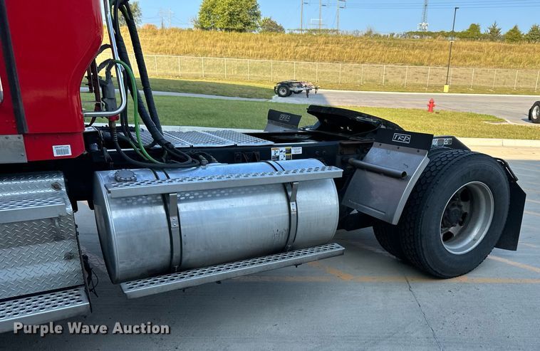 image for item DV1010 2016 Kenworth T400 semi truck