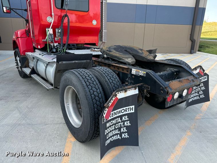 image for item DV1010 2016 Kenworth T400 semi truck