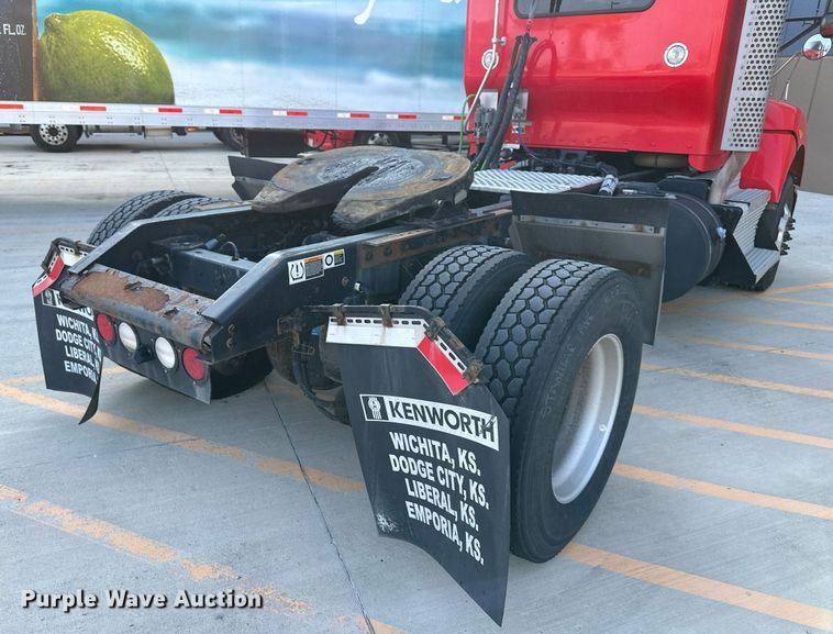 image for item DV1010 2016 Kenworth T400 semi truck