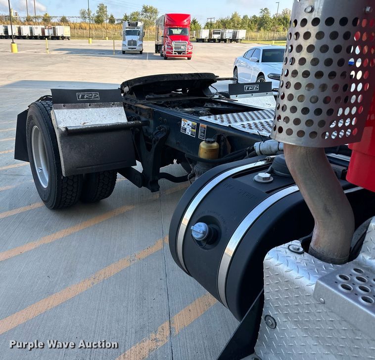 image for item DV1010 2016 Kenworth T400 semi truck