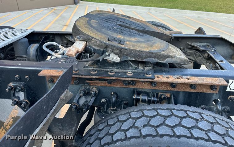 image for item DV1010 2016 Kenworth T400 semi truck