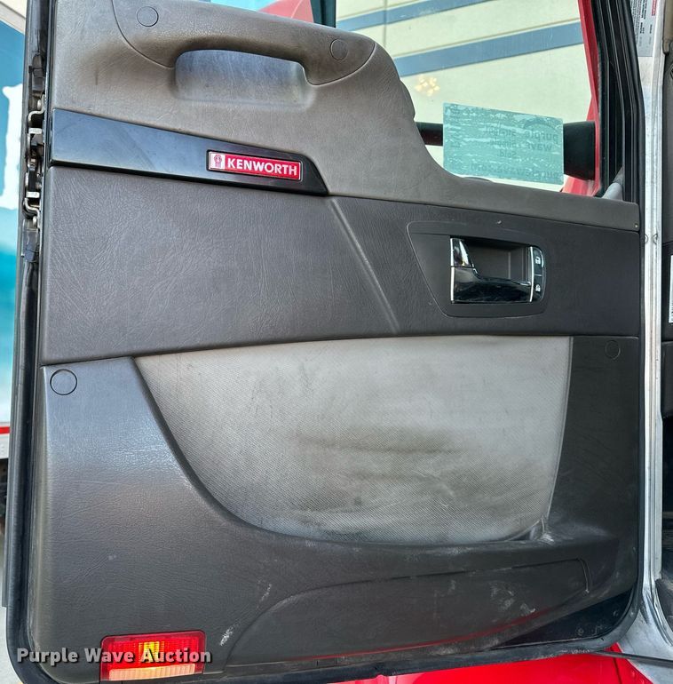 image for item DV1010 2016 Kenworth T400 semi truck