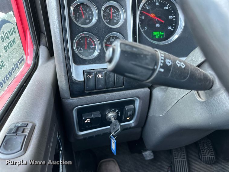 image for item DV1010 2016 Kenworth T400 semi truck