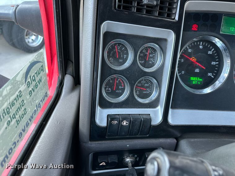 image for item DV1010 2016 Kenworth T400 semi truck