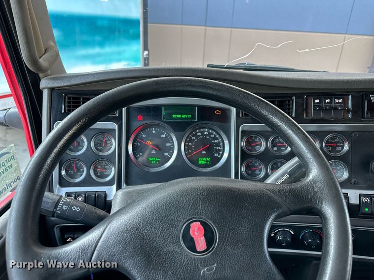 image for item DV1010 2016 Kenworth T400 semi truck