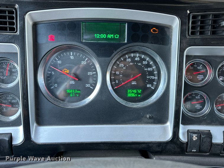 image for item DV1010 2016 Kenworth T400 semi truck