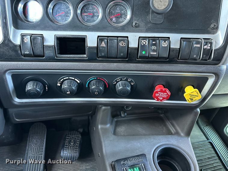 image for item DV1010 2016 Kenworth T400 semi truck