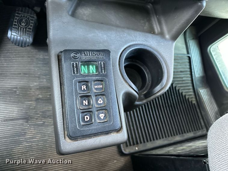 image for item DV1010 2016 Kenworth T400 semi truck