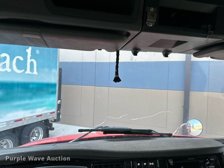 image for item DV1010 2016 Kenworth T400 semi truck