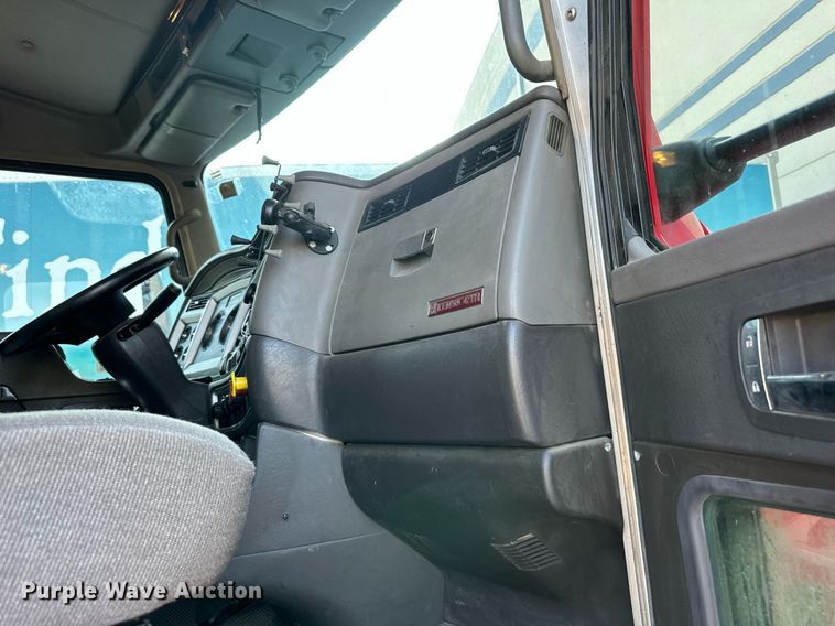 image for item DV1010 2016 Kenworth T400 semi truck