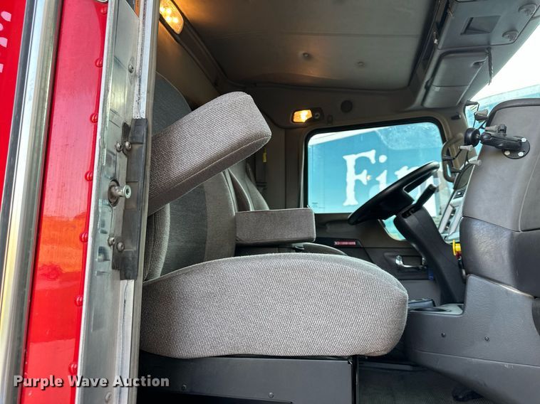 image for item DV1010 2016 Kenworth T400 semi truck