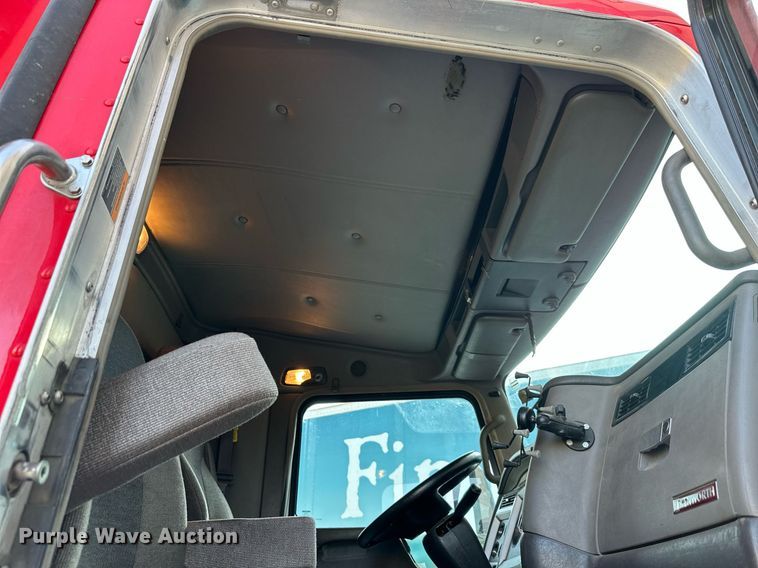 image for item DV1010 2016 Kenworth T400 semi truck