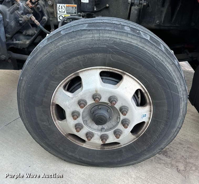 image for item DV1010 2016 Kenworth T400 semi truck