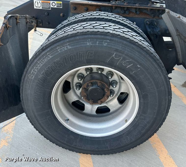 image for item DV1010 2016 Kenworth T400 semi truck