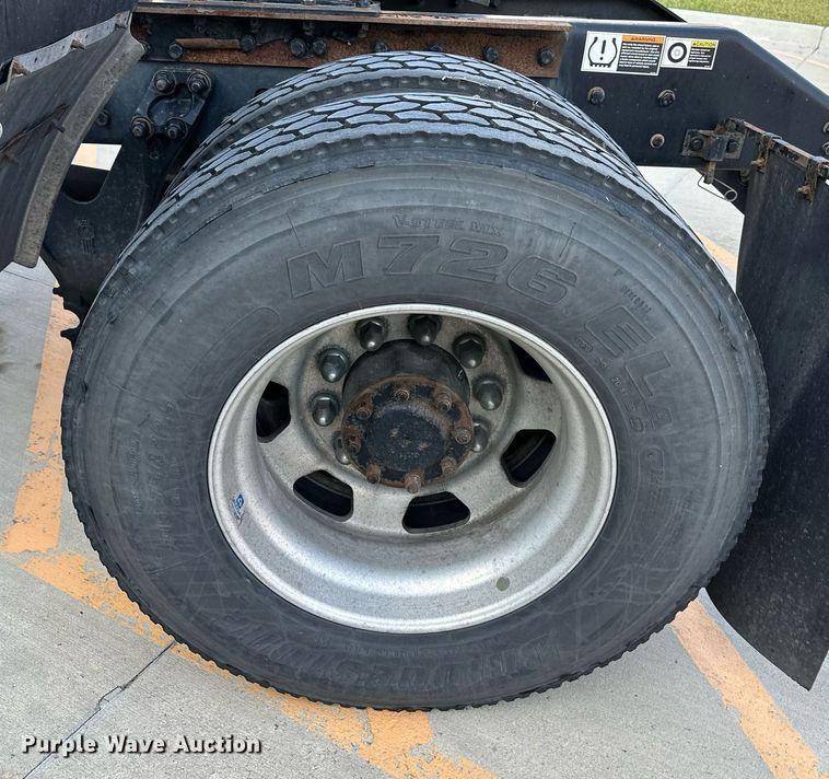 image for item DV1010 2016 Kenworth T400 semi truck