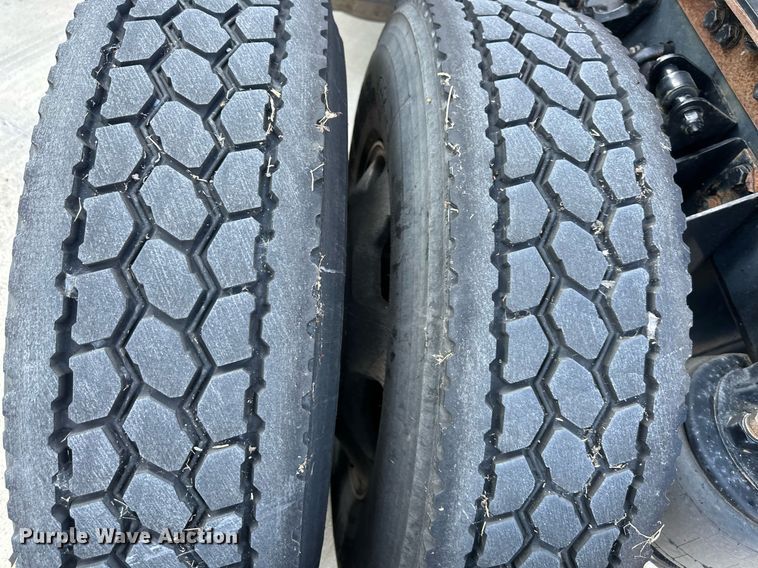 image for item DV1010 2016 Kenworth T400 semi truck