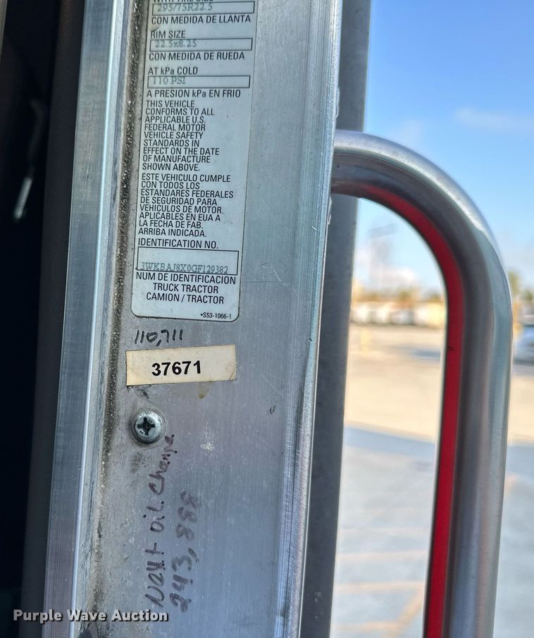 image for item DV1010 2016 Kenworth T400 semi truck