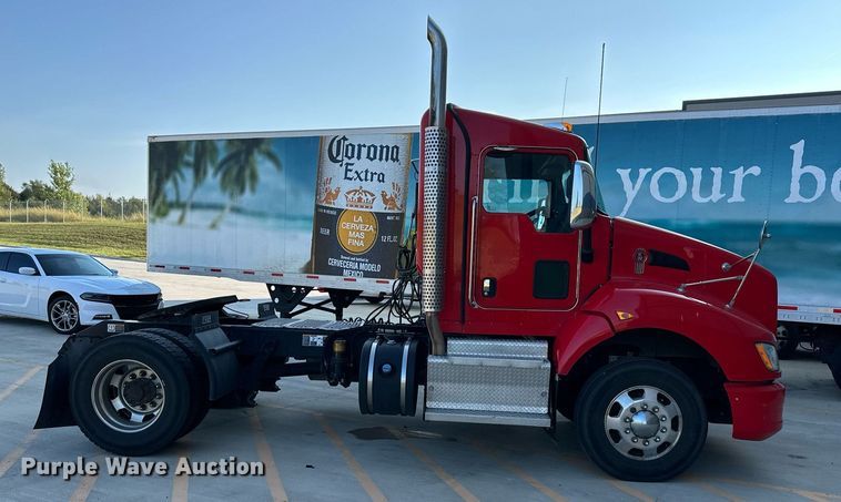 image for item DV1011 2016 Kenworth T400 semi truck