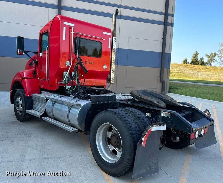 image for item DV1011 2016 Kenworth T400 semi truck