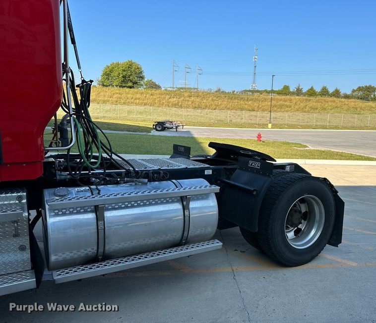 image for item DV1011 2016 Kenworth T400 semi truck