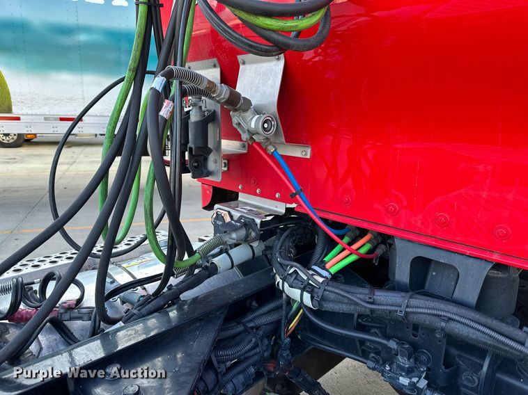 image for item DV1011 2016 Kenworth T400 semi truck