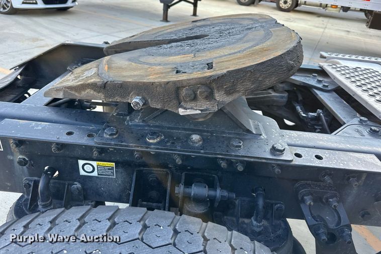 image for item DV1011 2016 Kenworth T400 semi truck