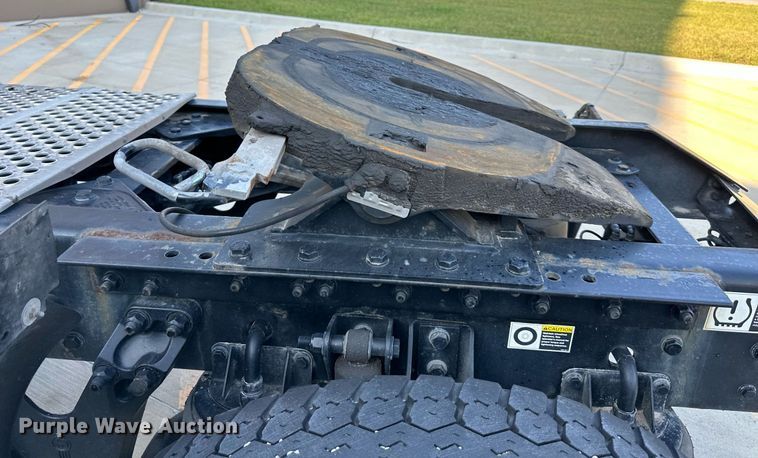 image for item DV1011 2016 Kenworth T400 semi truck