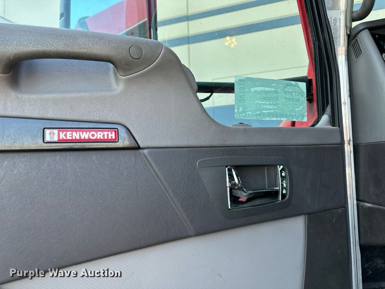 image for item DV1011 2016 Kenworth T400 semi truck