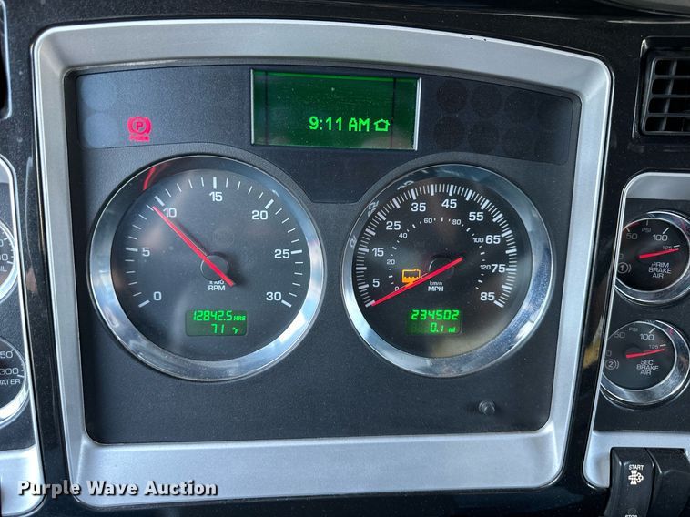 image for item DV1011 2016 Kenworth T400 semi truck