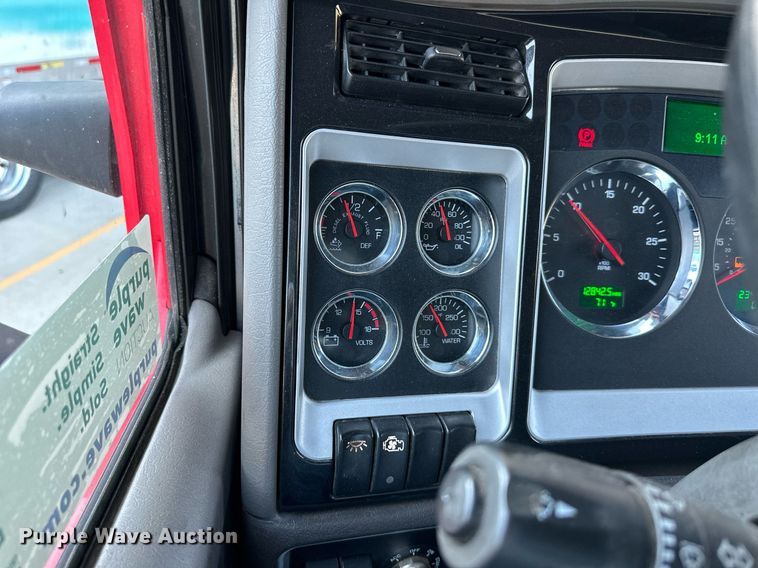 image for item DV1011 2016 Kenworth T400 semi truck