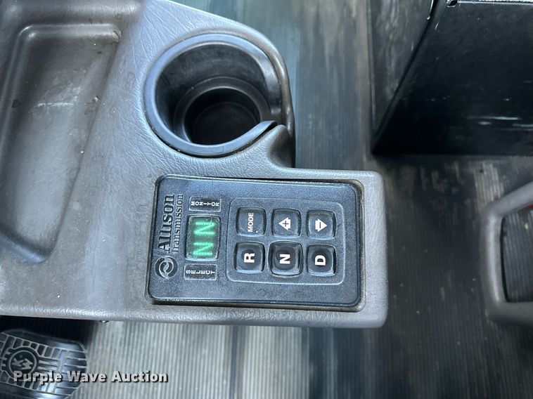 image for item DV1011 2016 Kenworth T400 semi truck