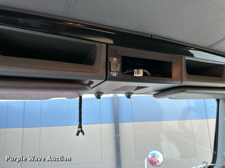 image for item DV1011 2016 Kenworth T400 semi truck