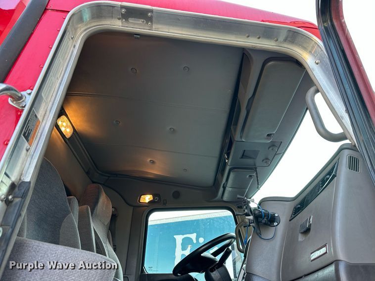 image for item DV1011 2016 Kenworth T400 semi truck