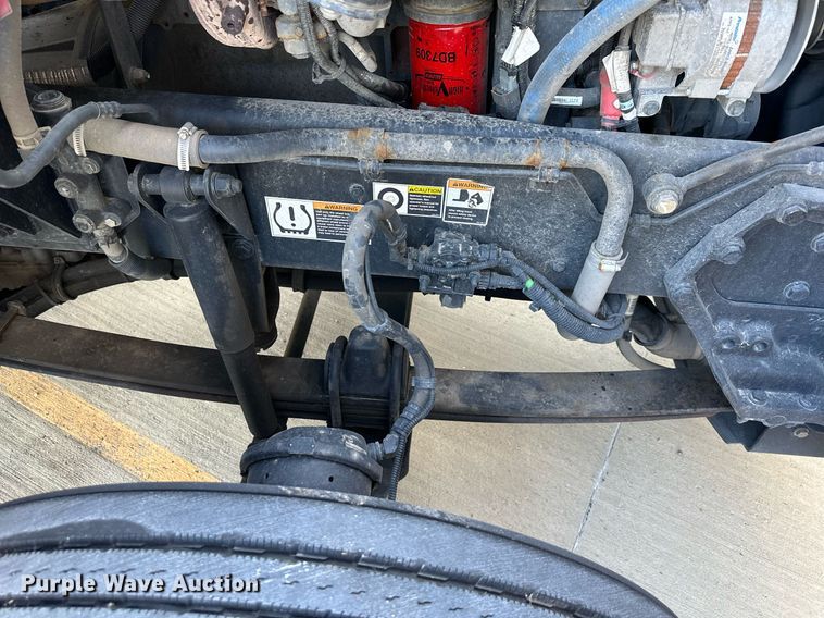 image for item DV1011 2016 Kenworth T400 semi truck