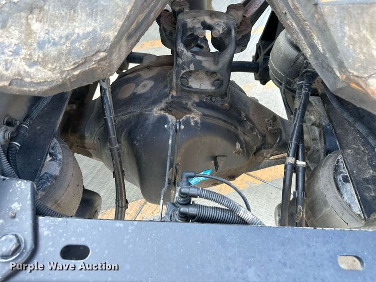 image for item DV1011 2016 Kenworth T400 semi truck